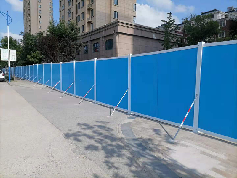 连云港市灌云县城乡一体化污水治理工程围挡已安装完毕